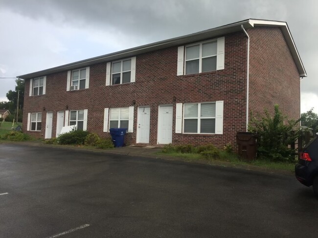 Building Photo - 1582 Meadow Spring Dr
