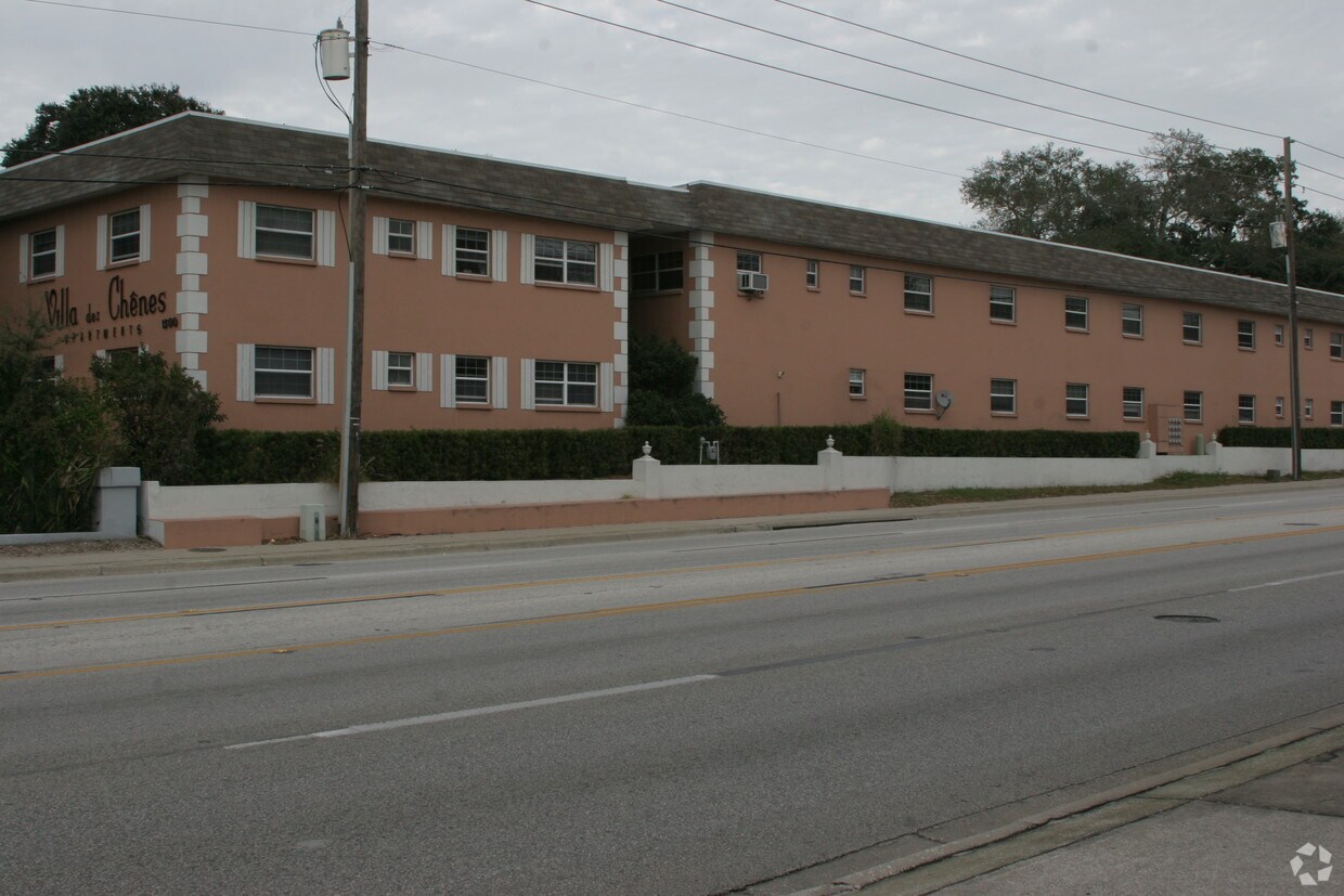 Villa Des Chenes Apartments/Breezy Palms Apartments in Largo, FL