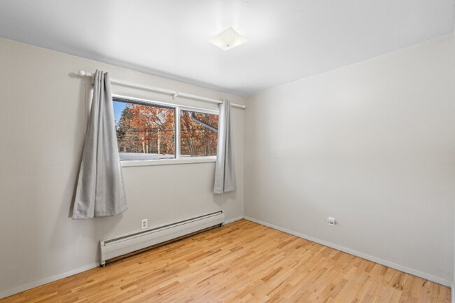 Building Photo - 1427 S Willson Ave