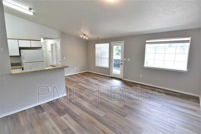 Foto principal - 2207 S Stephen Ave