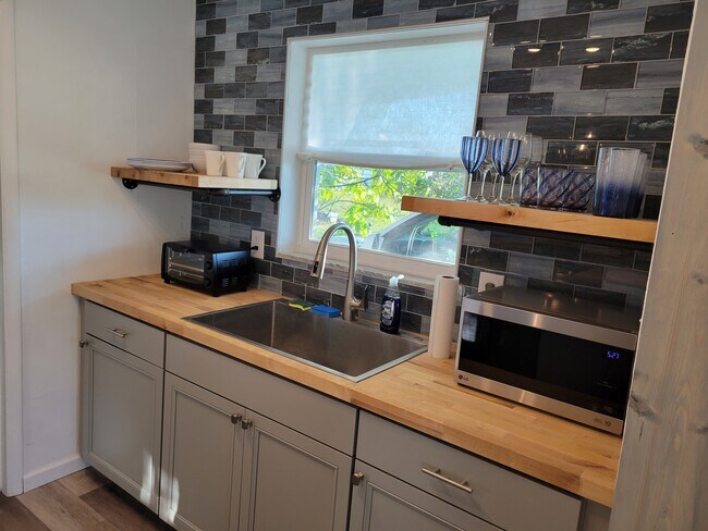 Foto del edificio - 22227 Hernando Ave