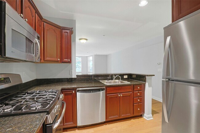 Foto del edificio - 3216 Leeward Dr