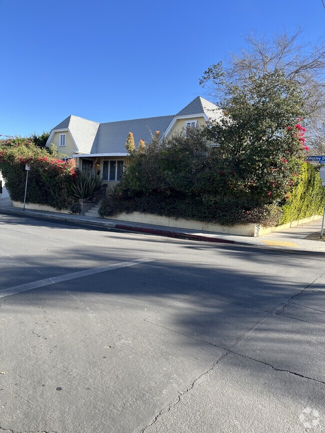 Building Photo - 502 N Kingsley Dr