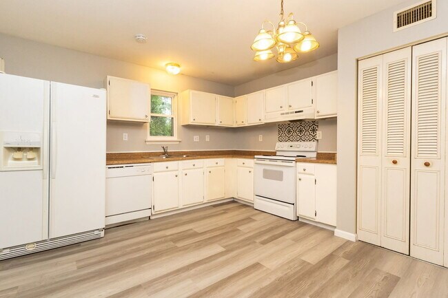 Building Photo - 3728 Chula Vista Dr