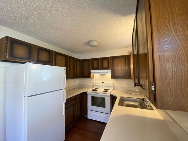 Foto del edificio - South Hill Triplex-Nestled away in private...