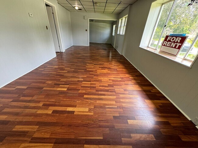 Foto del edificio - 3BR/2BA Zephyrhills Home with 2 Sheds, Lar...