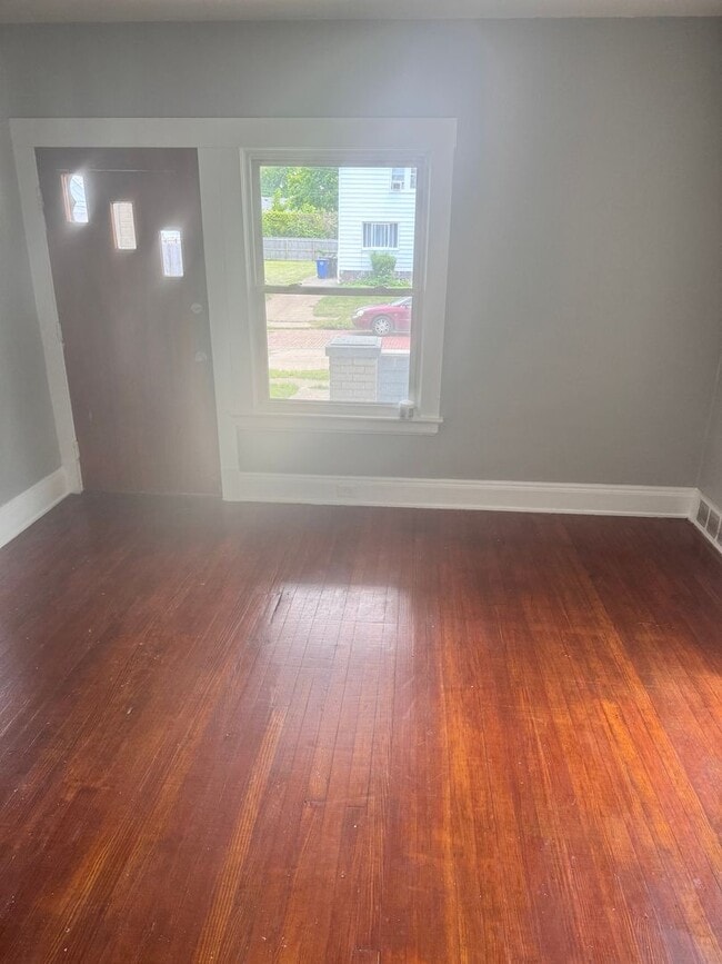 Building Photo - 1264 E 168th St