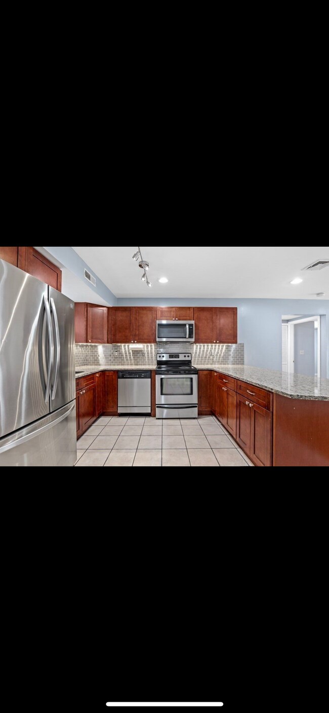 Foto del edificio - 375 Aiken Ave