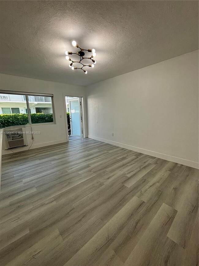 Building Photo - 9270 E Bay Harbor Dr