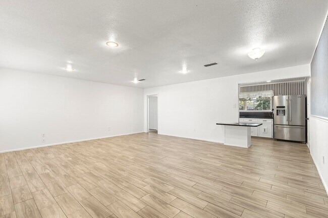 Foto del edificio - 1418 E Cres Dr
