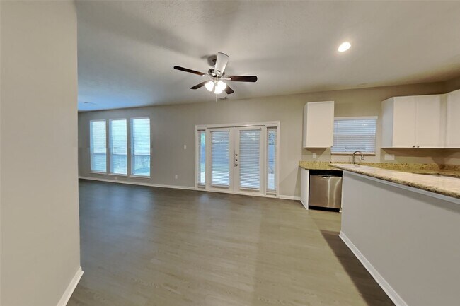 Building Photo - 131 Lissa Ln