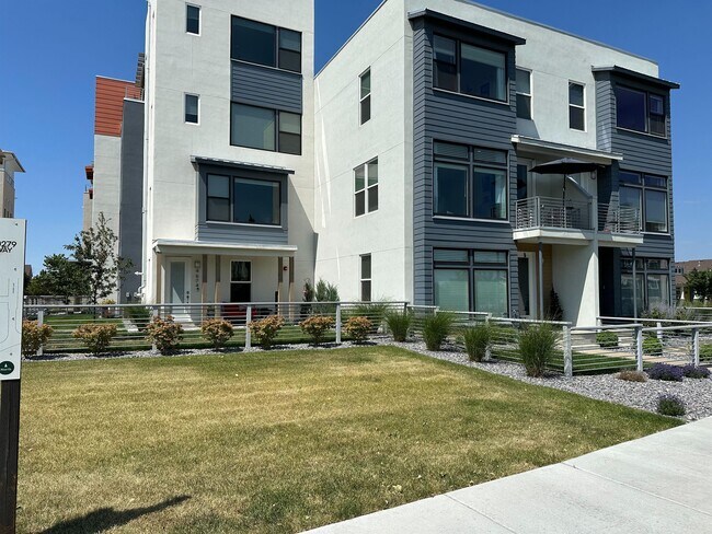 Photo - 4672 Vermillion Dr Townhome