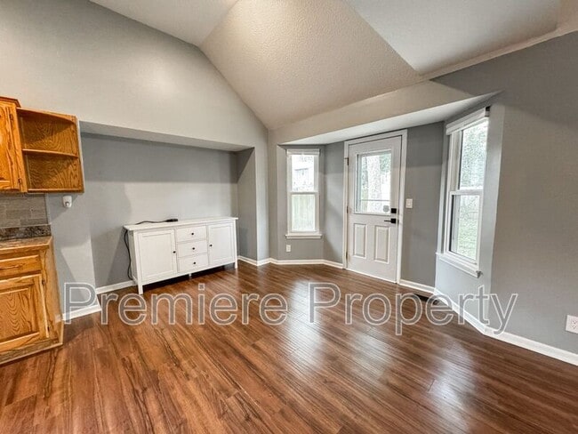 Building Photo - 1205 N Sunset Dr