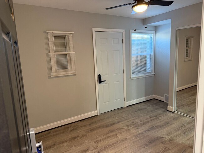 Foto del edificio - 3236 Lohrs Ln