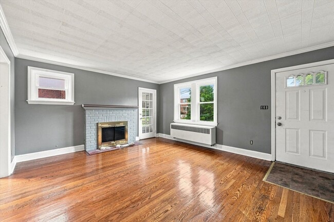 Building Photo - 309 W 38th St