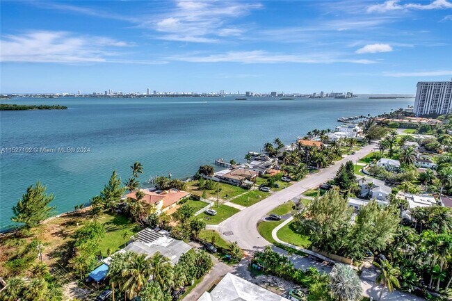Building Photo - 11113 Biscayne Blvd