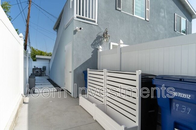 Building Photo - 1668 Bellford Ave