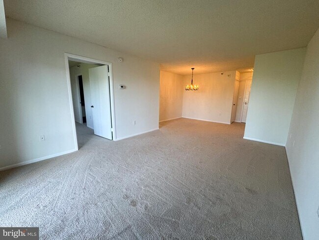 Foto del edificio - 15107 Interlachen Dr