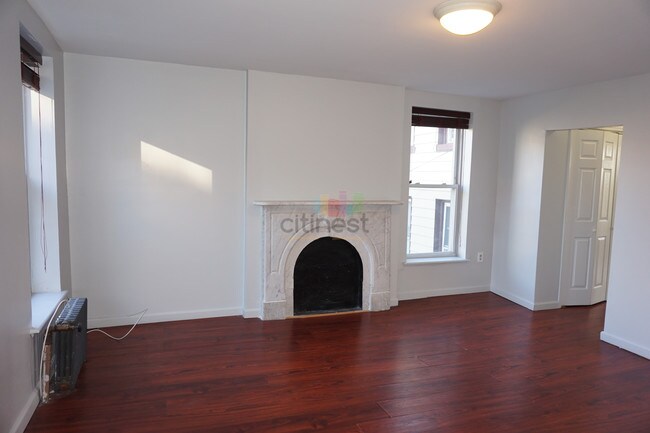 Building Photo - 275 24th St