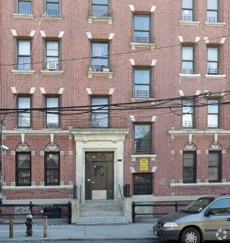 Building Photo - 357 E 193rd