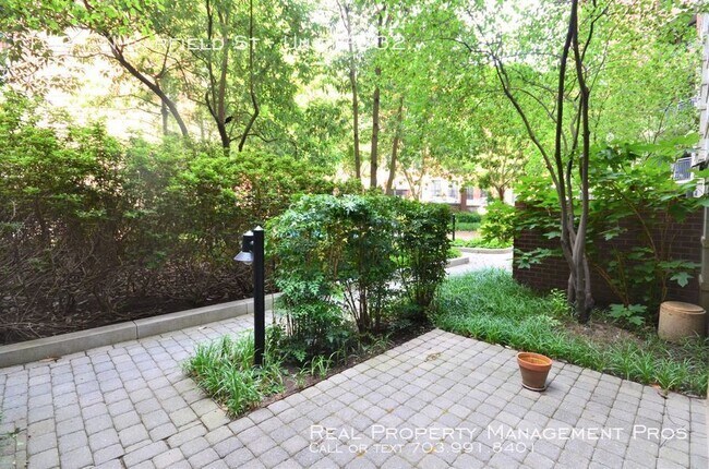 Building Photo - 1021 N Garfield St