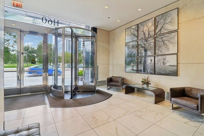 Foto del edificio - 1160 S Michigan Ave