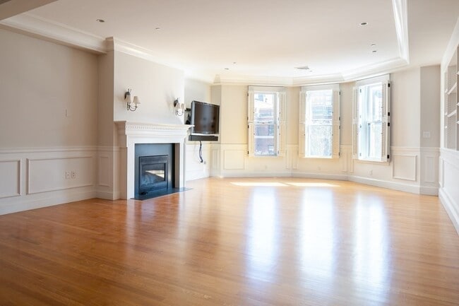 Building Photo - 15 Marlborough St