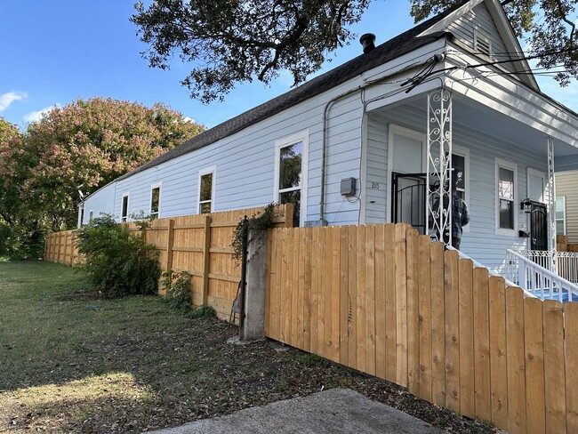 Building Photo - 2115 Elysian Fields Ave