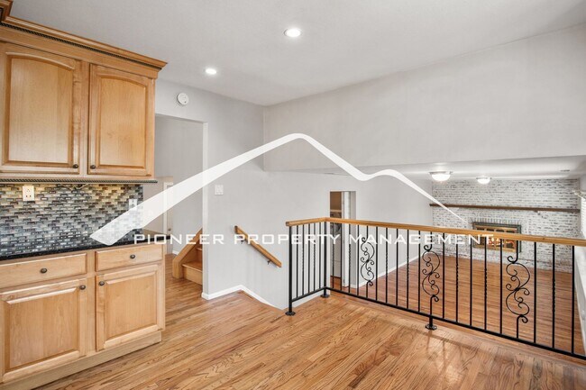 Foto del edificio - West Side 4 Bedroom Home with Mountain Setting Open Space Behind, 2 car Garage with AC