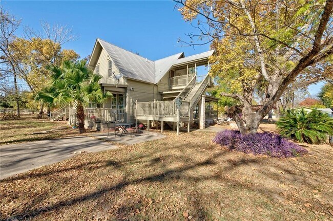 Building Photo - 1703 Riverview St