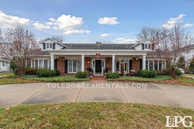 Building Photo - 3835 Hillandale Rd
