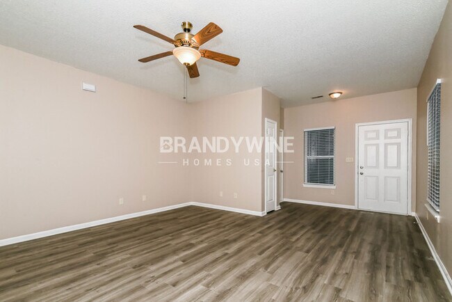 Building Photo - 7215 Parklake Pl