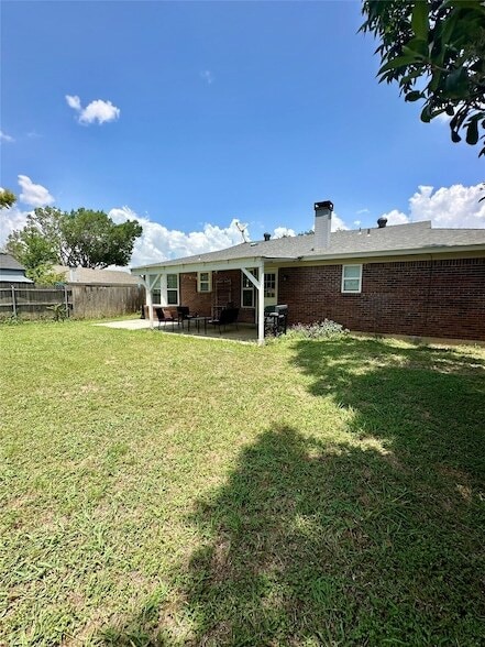 Building Photo - 6524 Blue Grass Dr