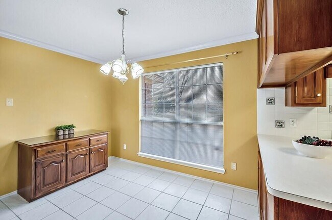 Foto del edificio - 3205 Village Park Dr