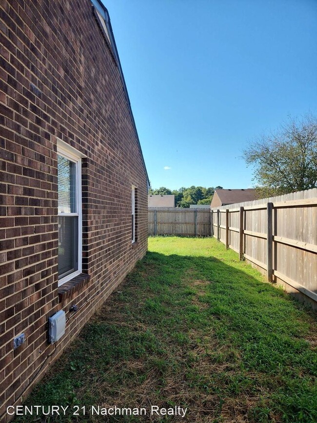 Building Photo - 3 br, 1.5 bath House - 6125 B Old College ...
