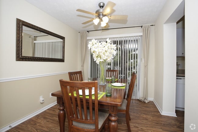 Interior Photo - Maplewood Pointe