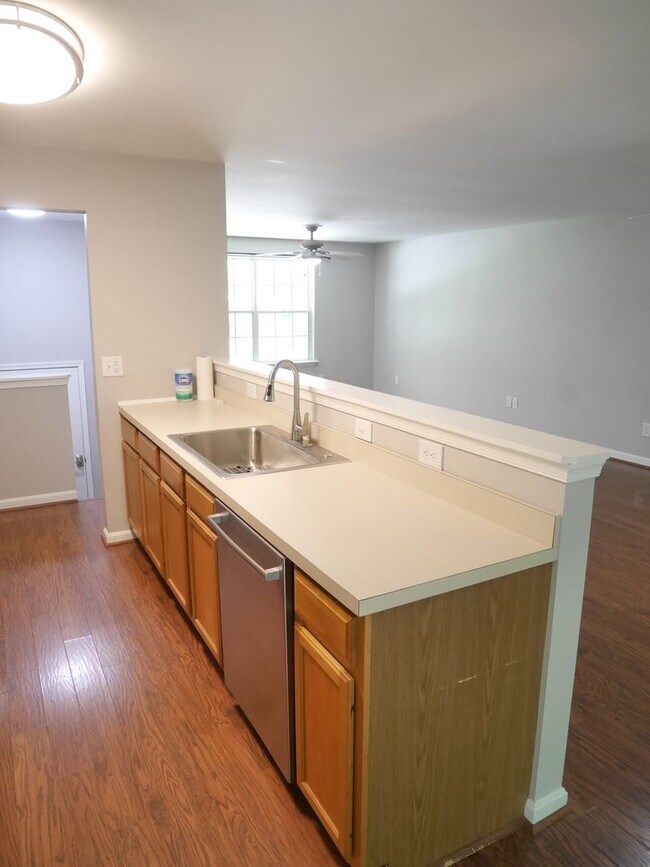 Foto del edificio - Spacious 3-Bedroom Single-Family Home in E...