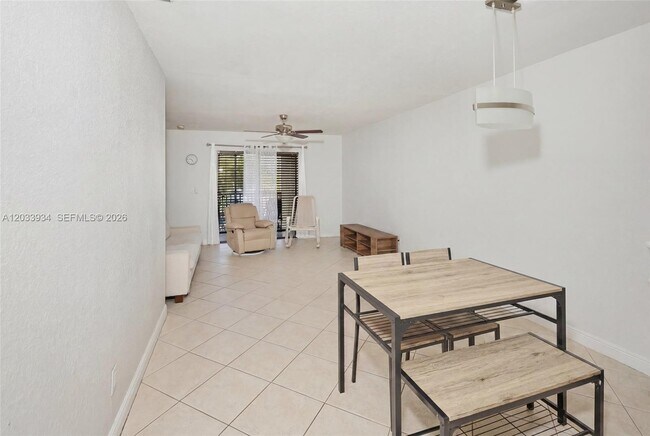 Foto del edificio - 940 NW 104th Ave