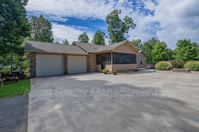 Building Photo - 306 White Cap Ln