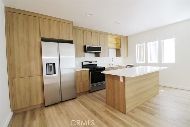 Foto del edificio - 1147 N Kenmore Ave