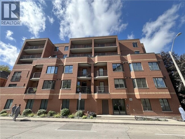 Building Photo - 47 Caroline St N