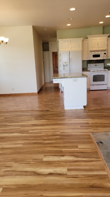 Building Photo - 3347 Lake Grove Dr