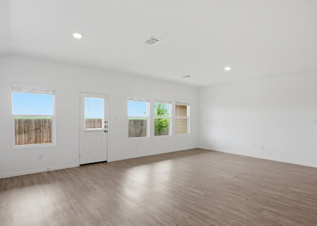 Building Photo - 4 Bedroom Home with Open Layout and Refrigerator Included