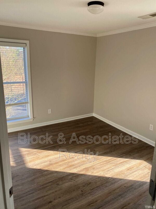 Building Photo - 2216 Myron Dr
