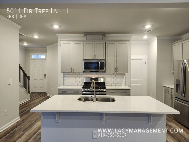 Foto del edificio - 5011 Fir Tree Ln