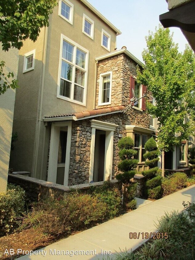 Foto principal - 3 br, 3.5 bath House - 1154 Juan Jose Lane