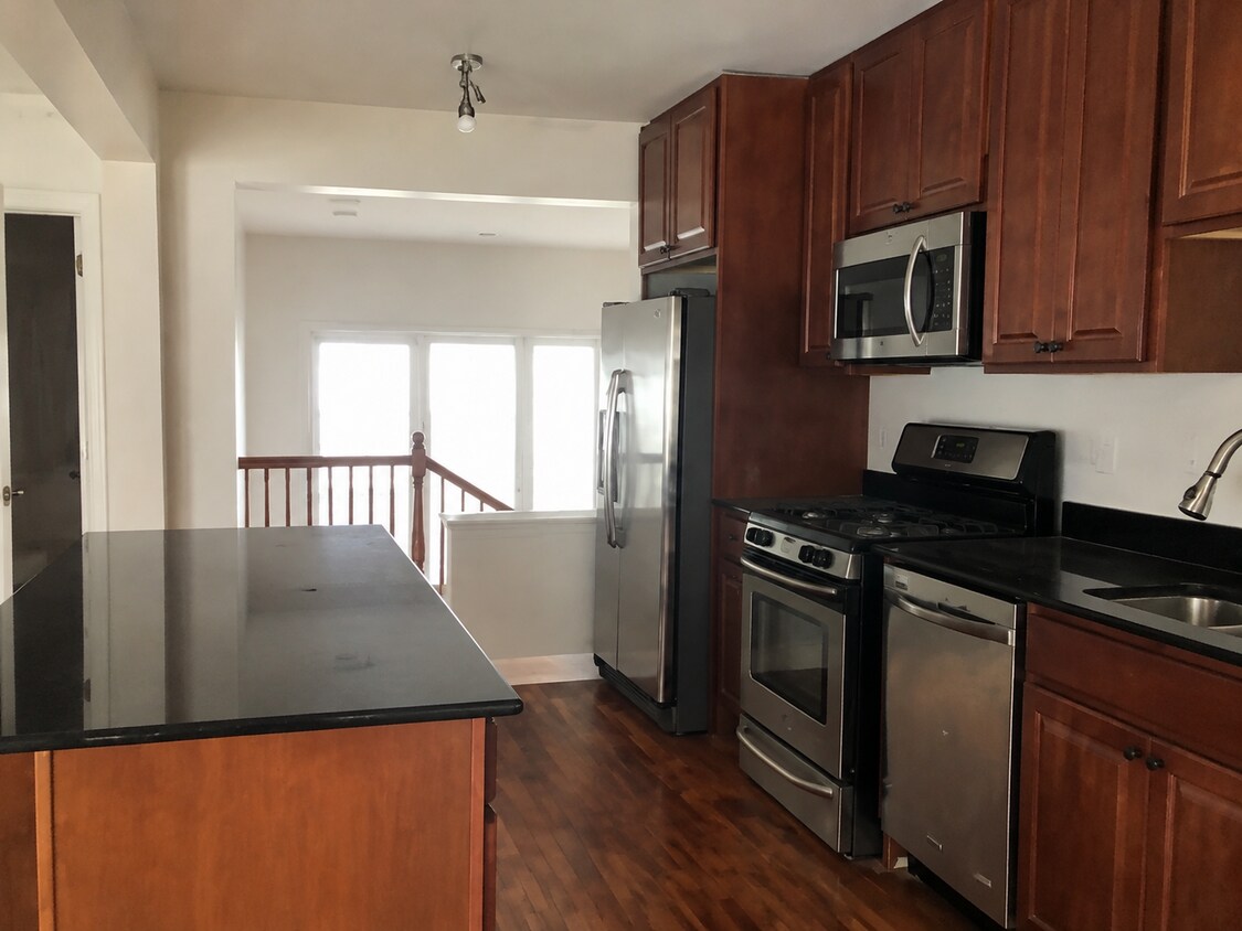 Foto del edificio - Ewing Avenue, Evanston, IL 60203 - 4 BR 3 BA house