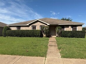 Building Photo - 111 Palm Dr