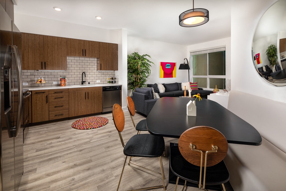Clarendon Apartments Woodland Hills