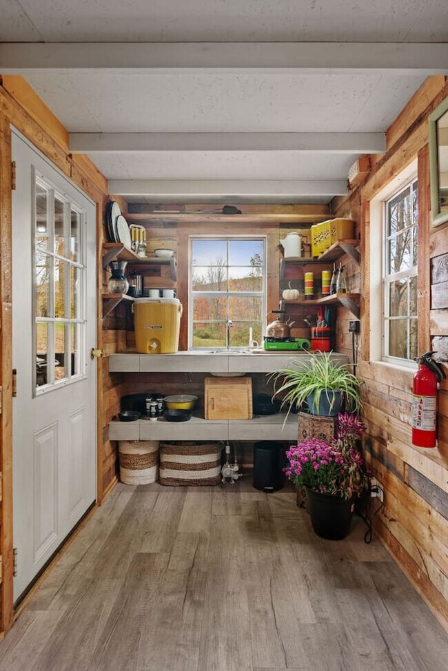 Foto del edificio - 385 Mountain Brook Rd